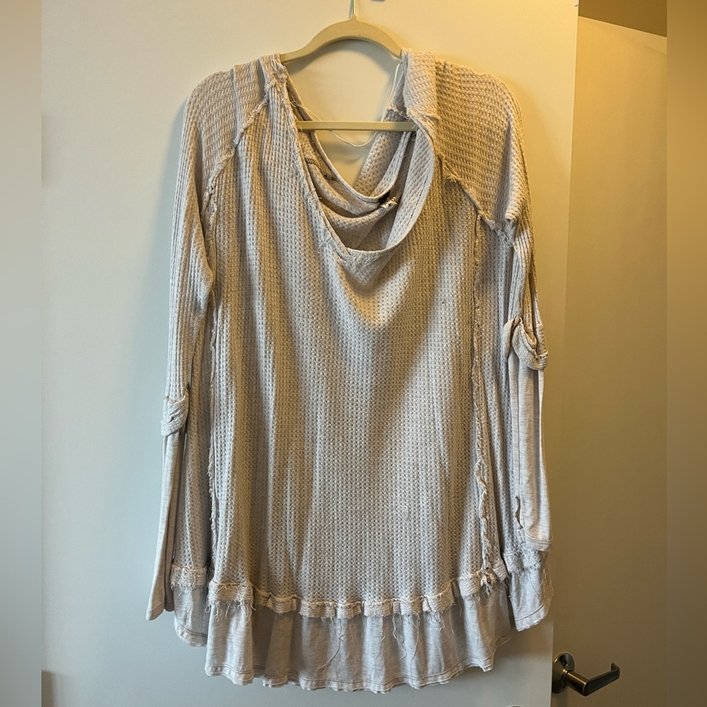 Free People Oversized cream Raw Hem Long Sleeve Waffle Knit
Thermal Shirt